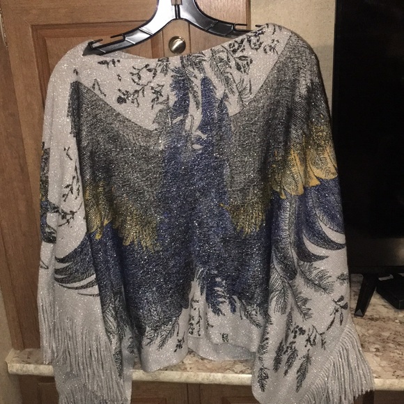 Poncho - Picture 2 of 3